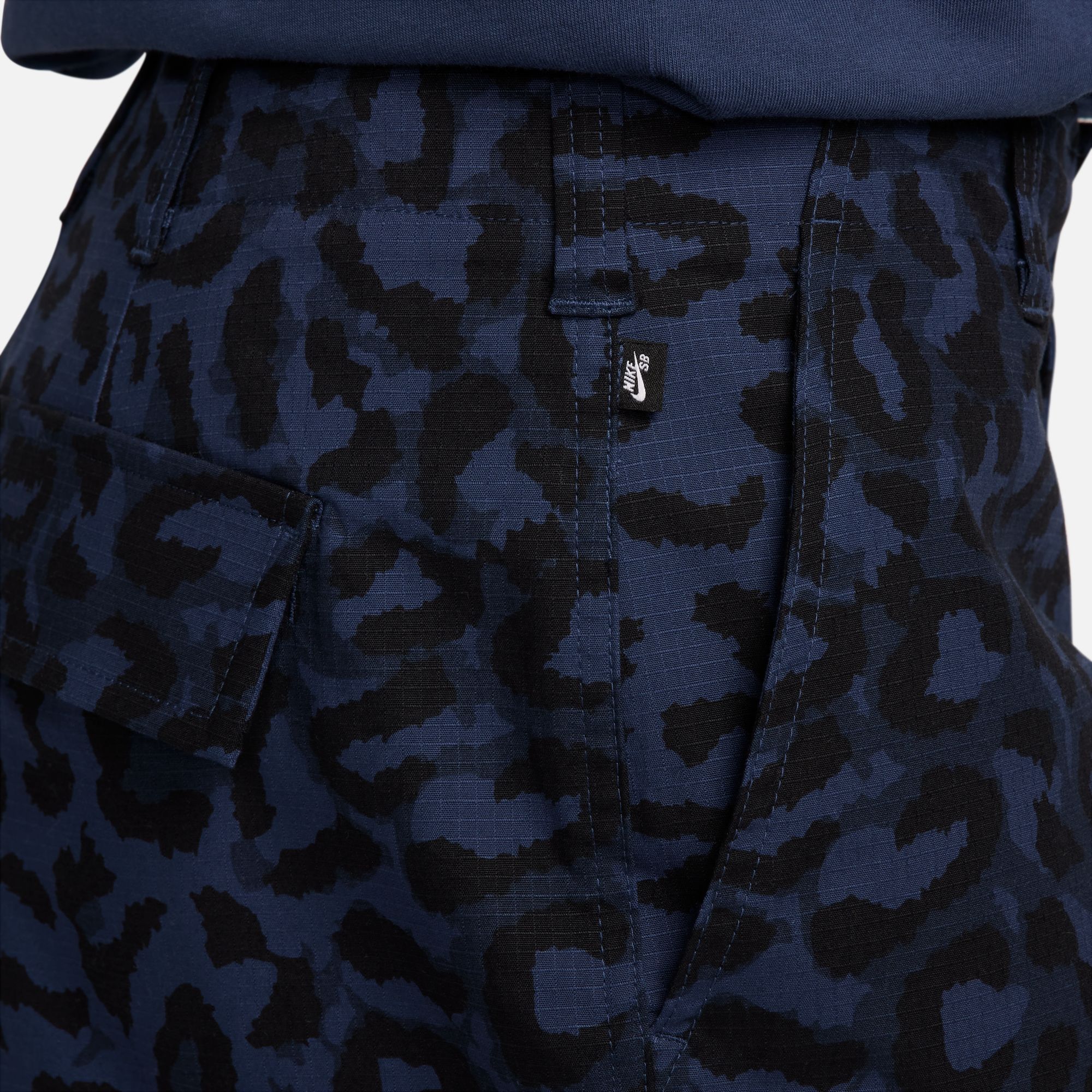 Nike SB Kearny Cargo Pant Midnight Navy AOP Animal Print
