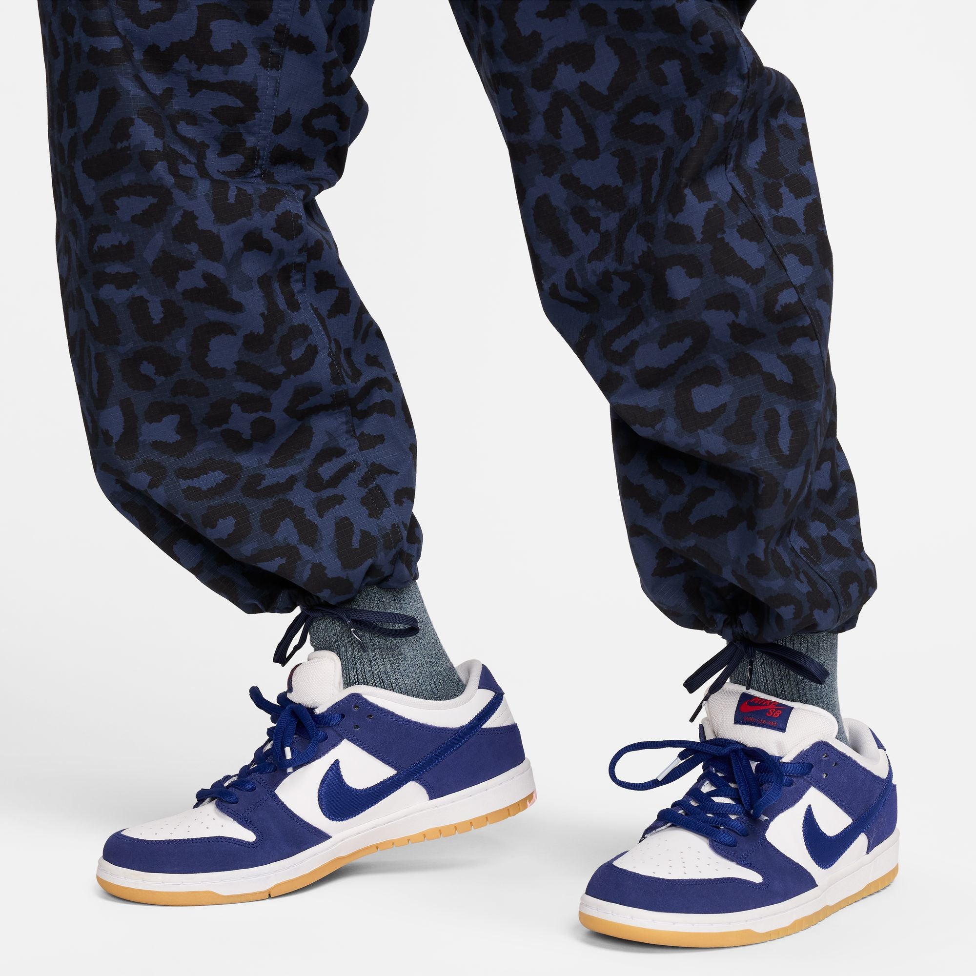 Nike SB Kearny Cargo Pant Midnight Navy AOP Animal Print